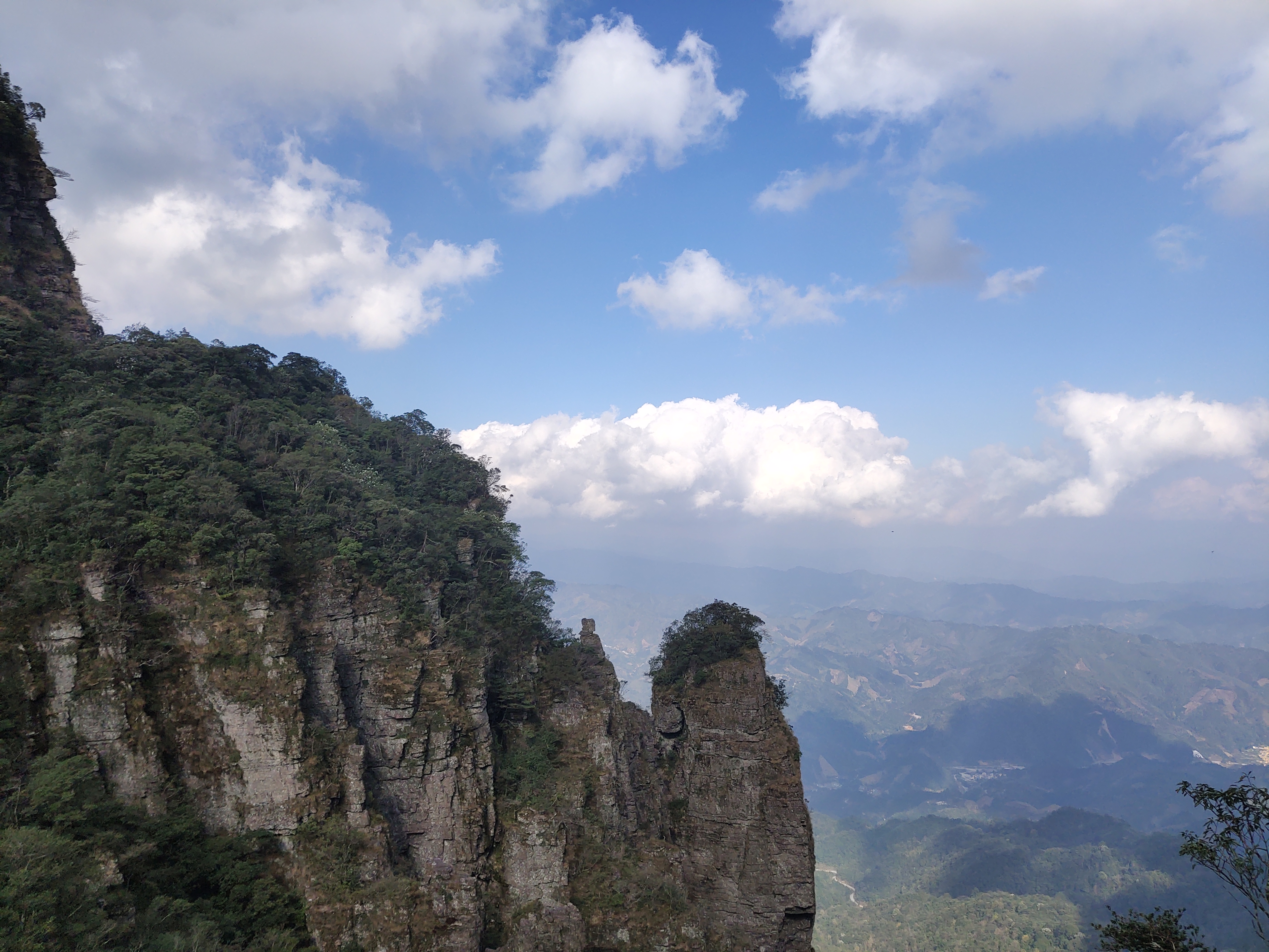 圣堂山孔雀开屏.jpg